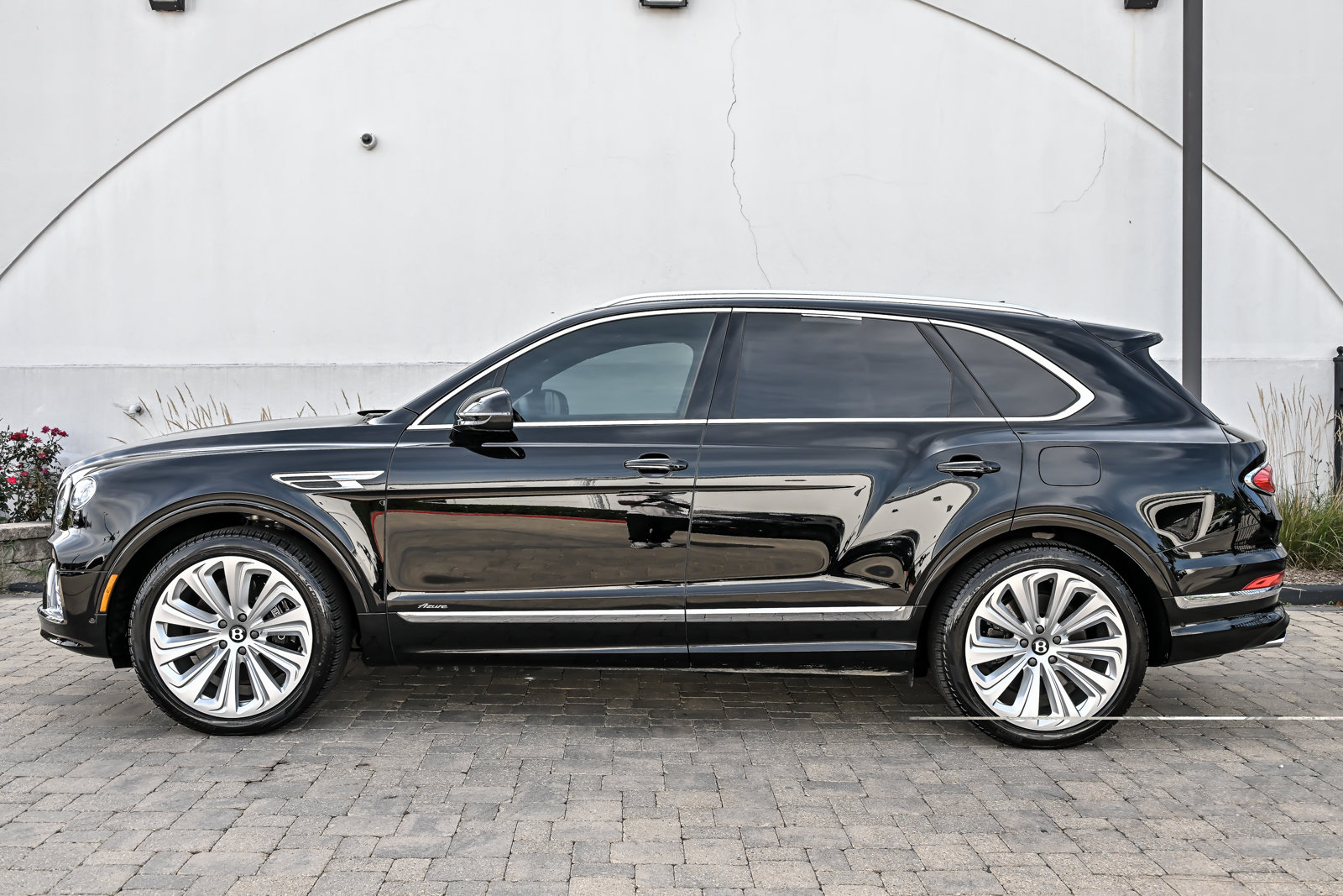Certified 2023 Bentley Bentayga Plug-In Hybrid AWD/4WD image 10