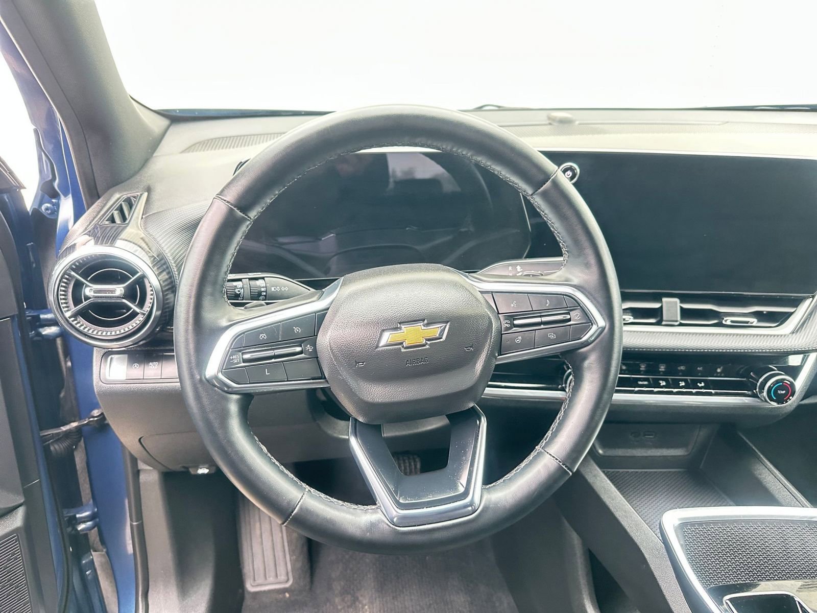 Used 2025 Chevrolet Equinox LT image 28