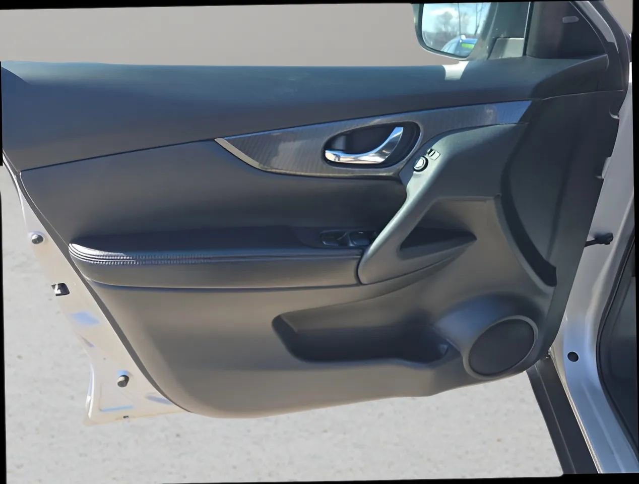 Used 2016 Nissan Rogue SL image 9