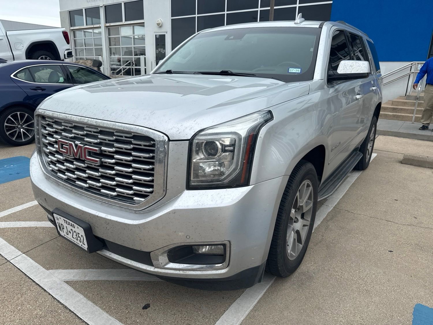 Used 2018 GMC Yukon Denali RWD image 1
