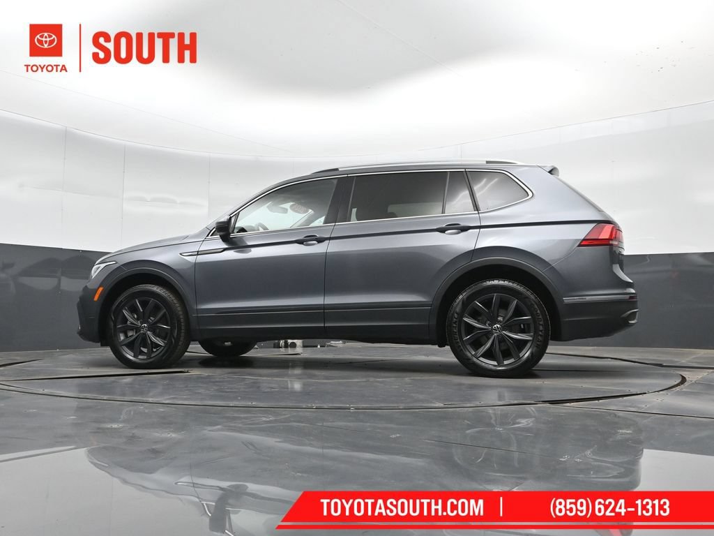 Used 2024 Volkswagen Tiguan SE AWD/4WD image 46