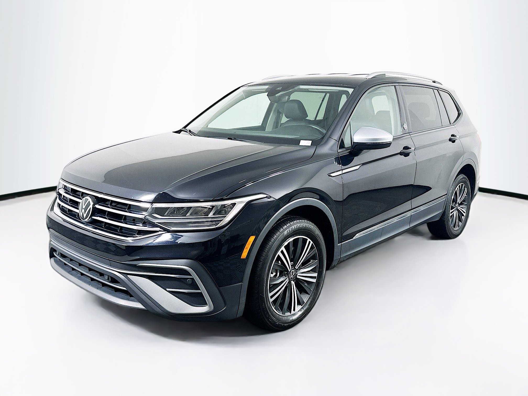 Used 2024 Volkswagen Tiguan Wolfsburg Edition image 3