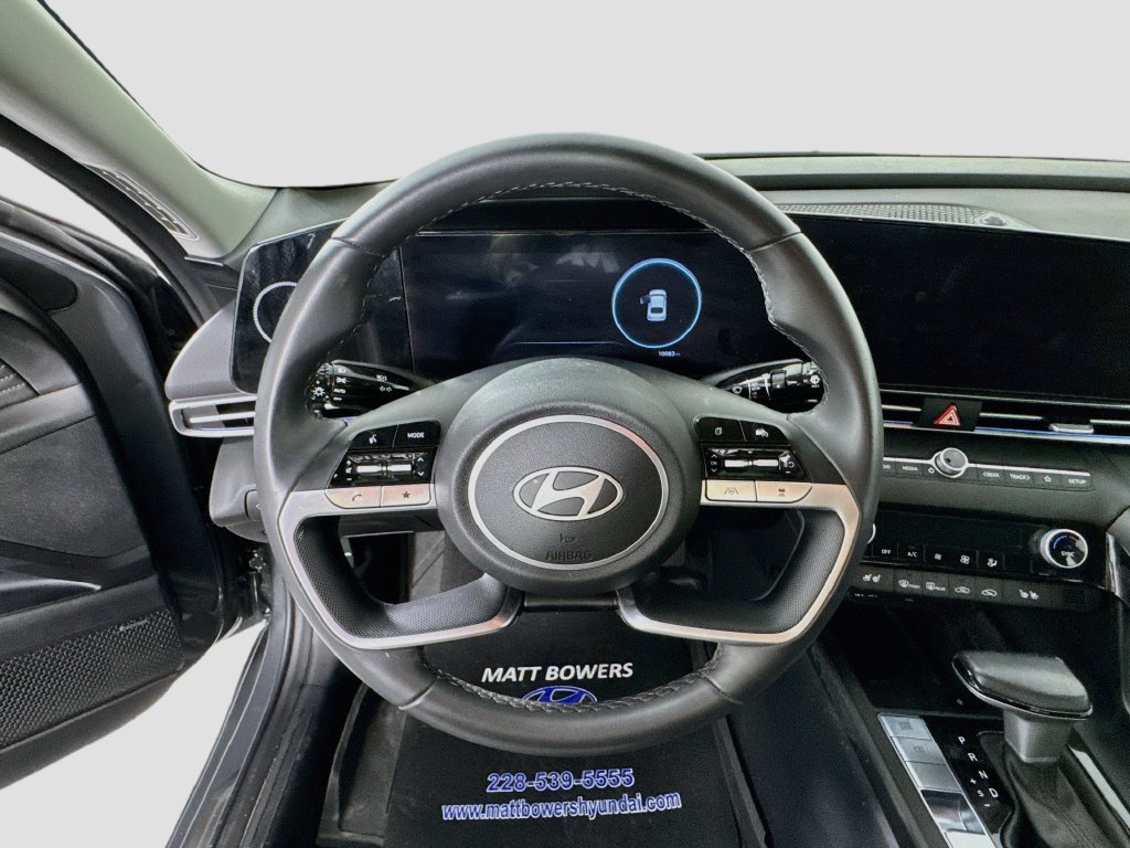 Certified 2025 Hyundai Elantra Limited FWD image 11