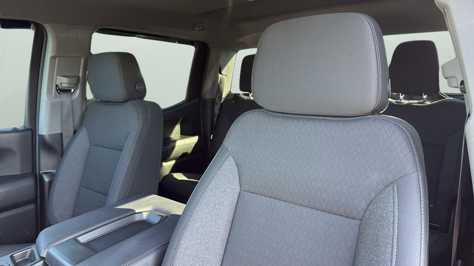 Used 2025 Chevrolet Silverado 1500 Custom image 10