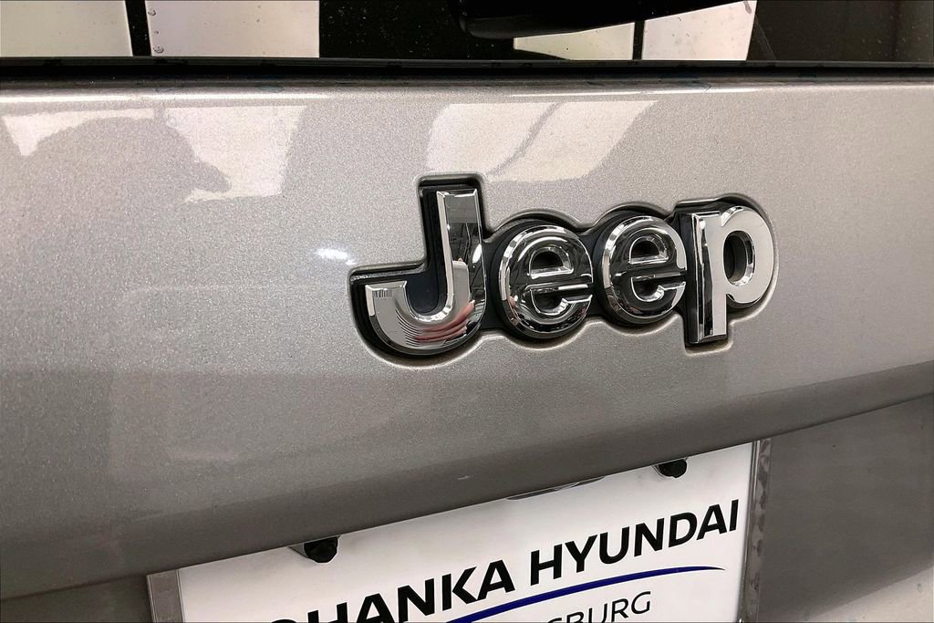 Used 2020 Jeep Cherokee Latitude w/ Cold Weather Group image 25