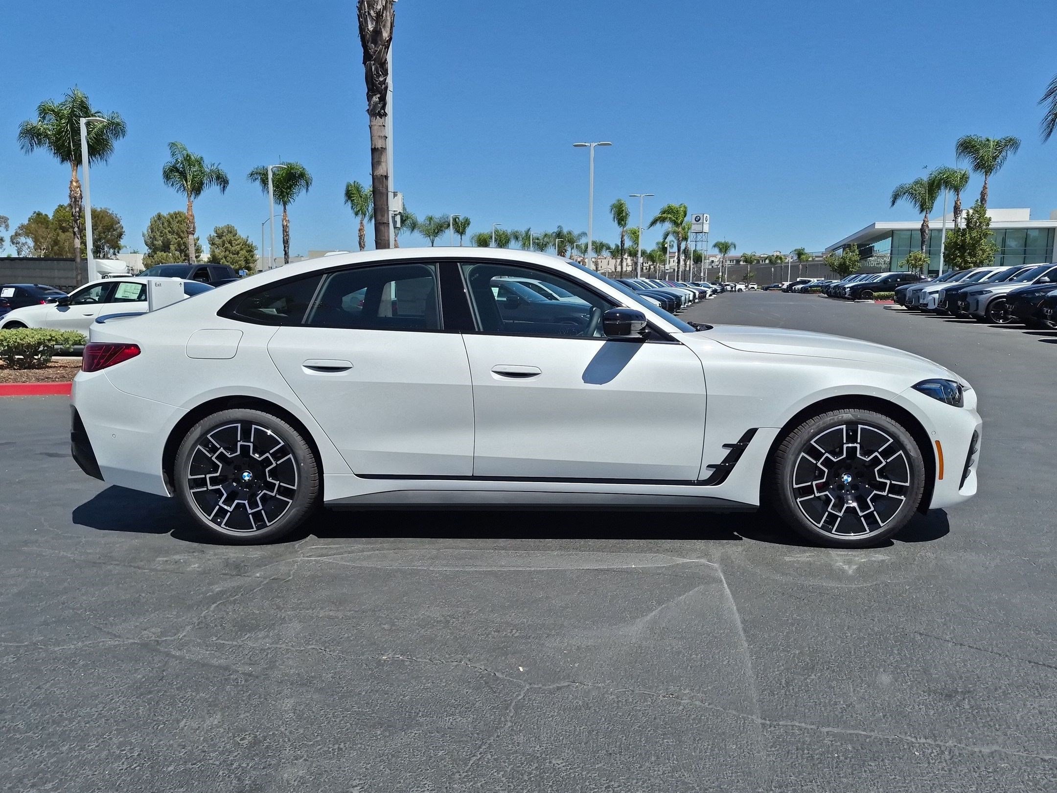New 2026 BMW i4 eDrive40 w/ M Sport Package RWD image 11