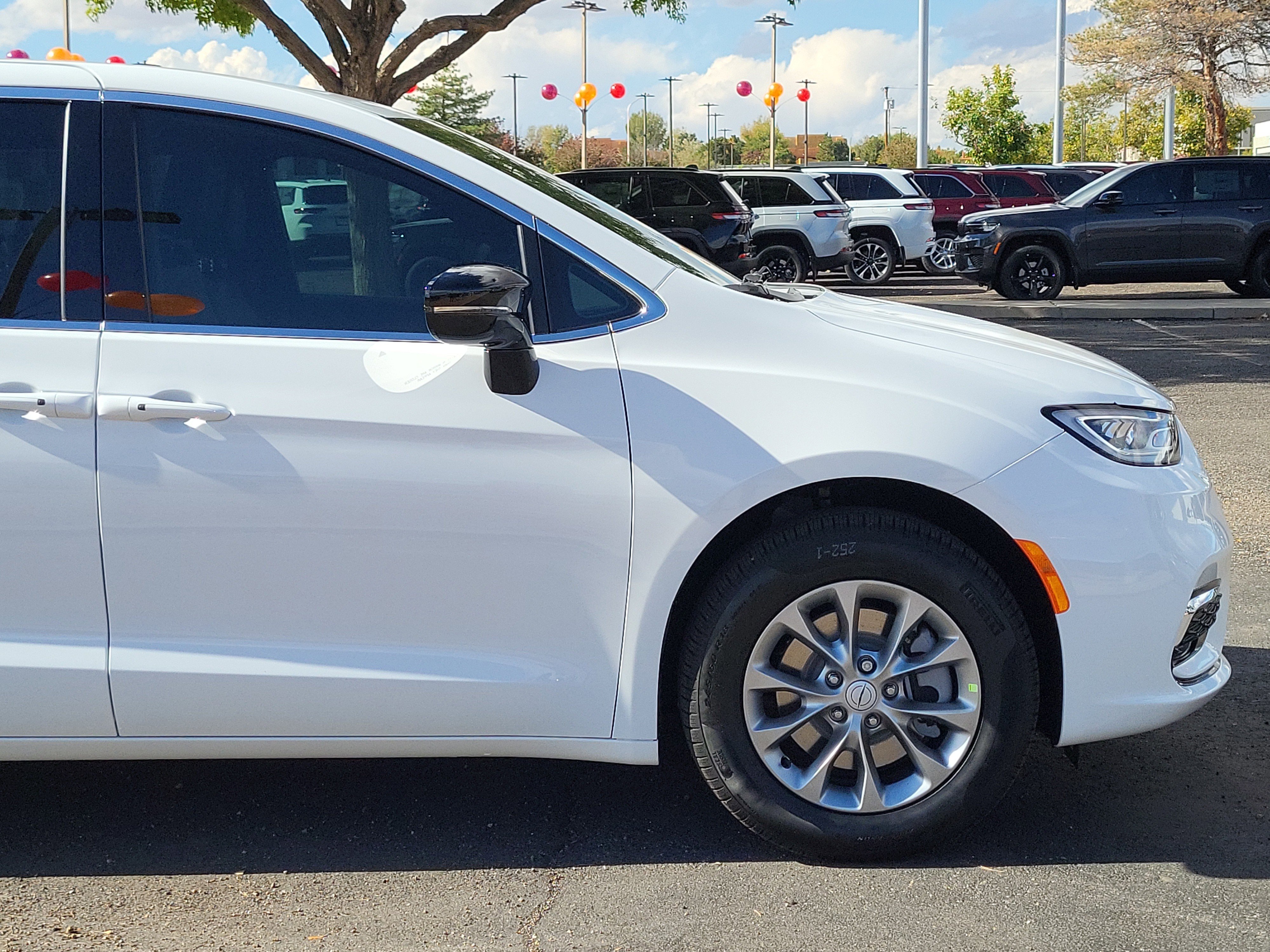 New 2026 Chrysler Pacifica Select image 8