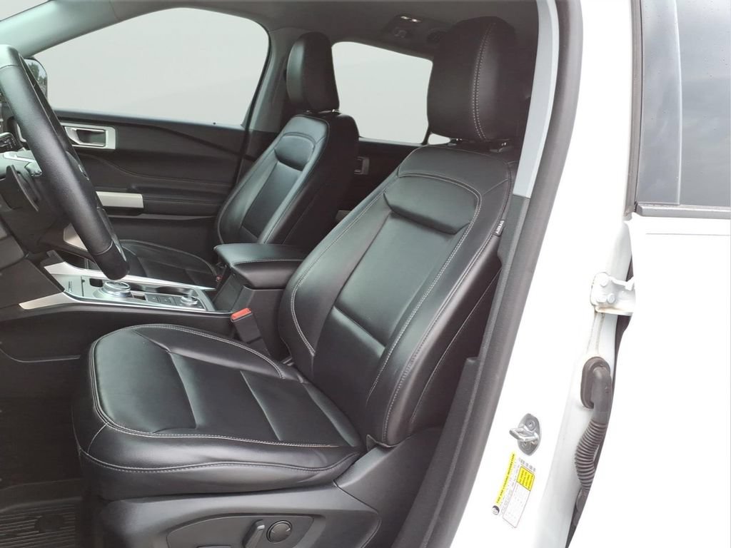 Used 2021 Ford Explorer XLT w/ Equipment Group 202A AWD/4WD image 12