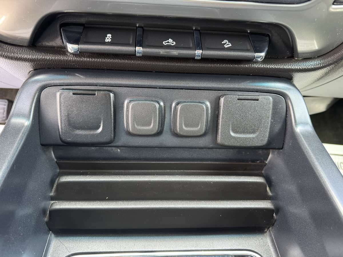 Used 2018 Chevrolet Silverado 1500 LT w/ All Star Edition AWD/4WD image 18