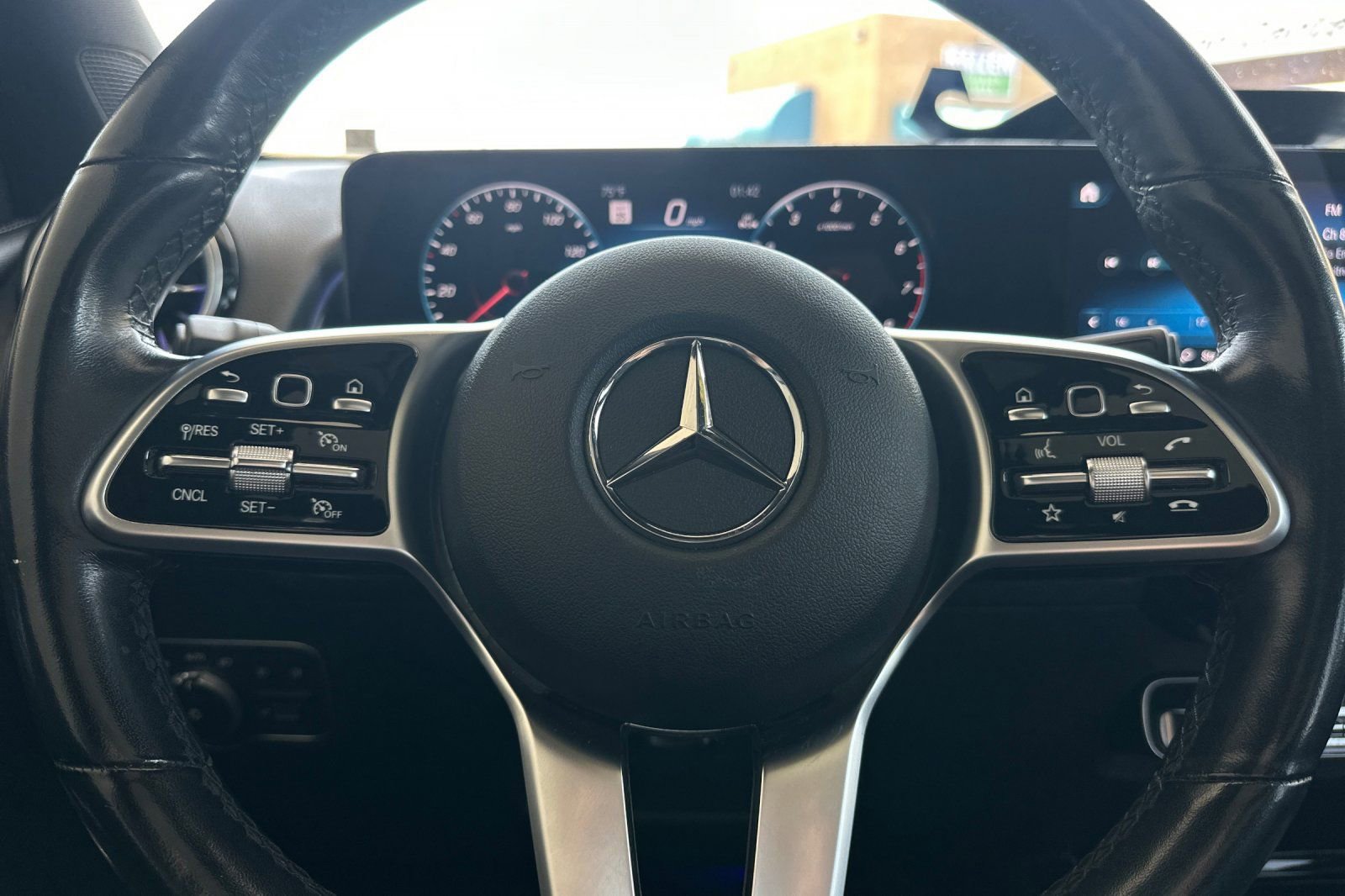 Used 2023 Mercedes-Benz GLB 250 4MATIC image 23
