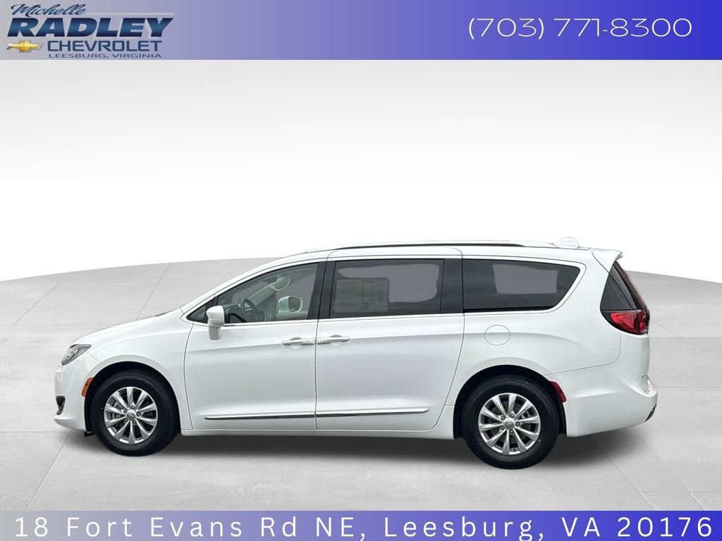Used 2019 Chrysler Pacifica Touring-L image 2