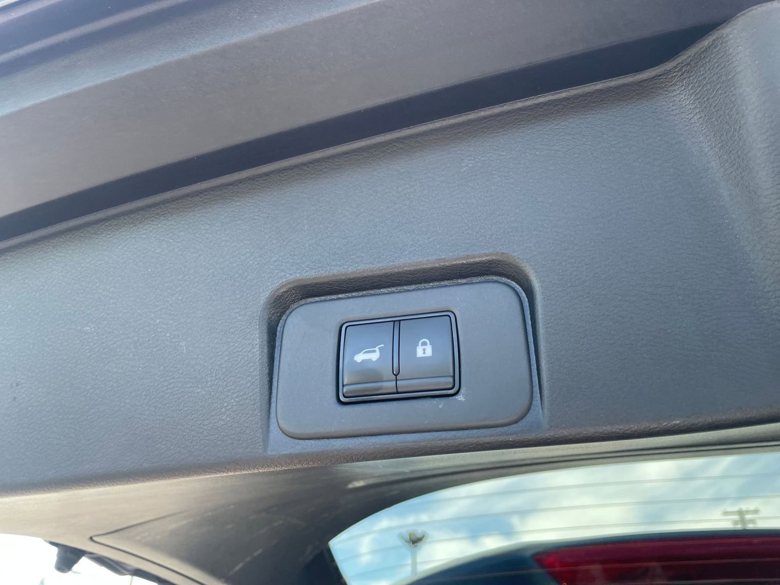 Used 2025 Nissan Rogue SV image 20