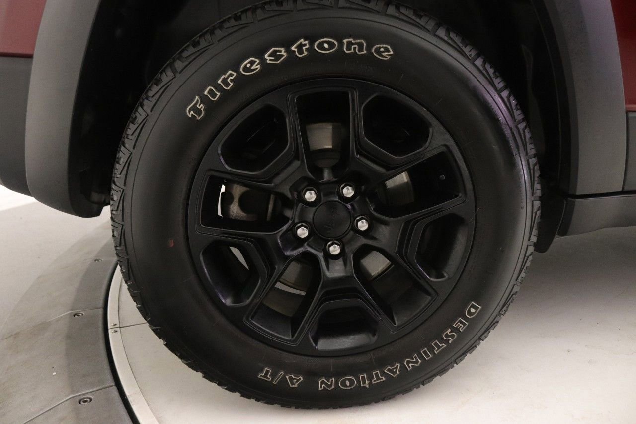 Used 2020 Jeep Cherokee Trailhawk w/ Cold Weather Group image 28