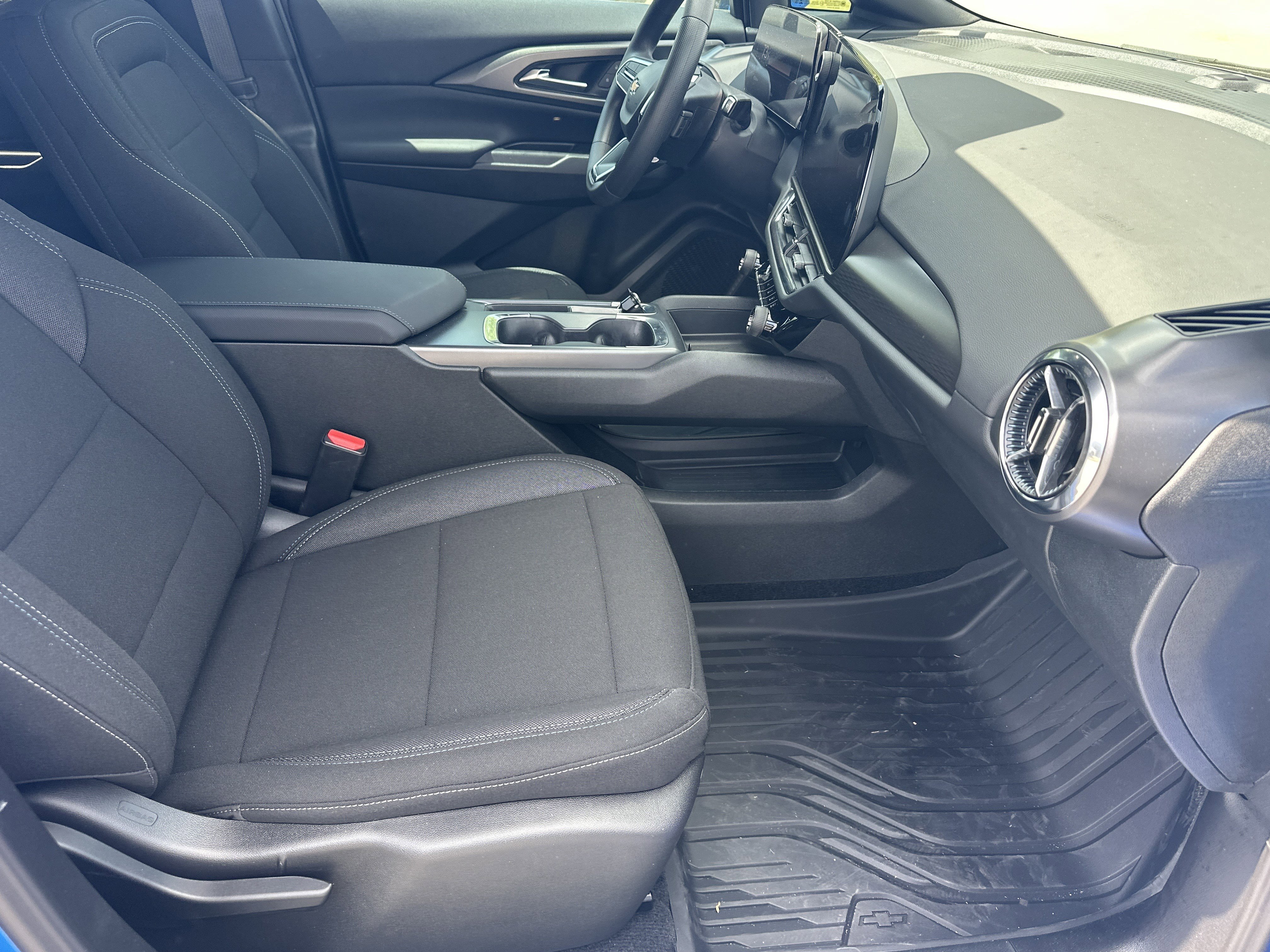 Certified 2026 Chevrolet Equinox EV LT image 11