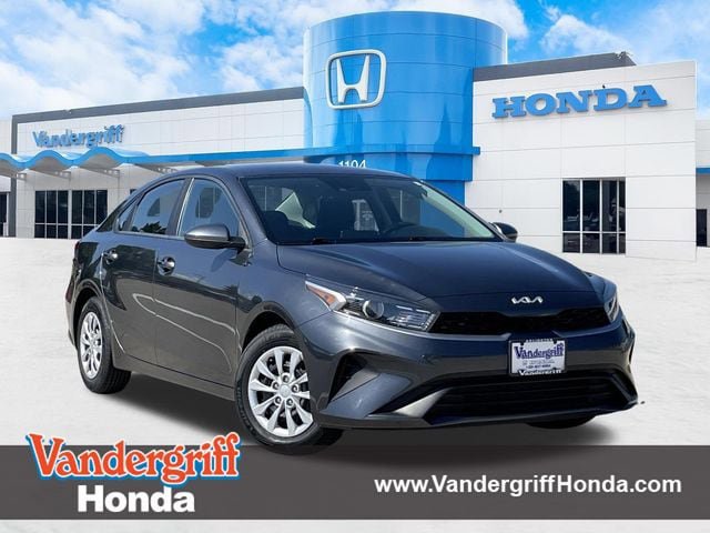 Used 2024 Kia Forte LX FWD image 1