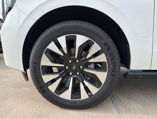 New 2025 Ford Expedition Platinum w/ Driver's Package image 9