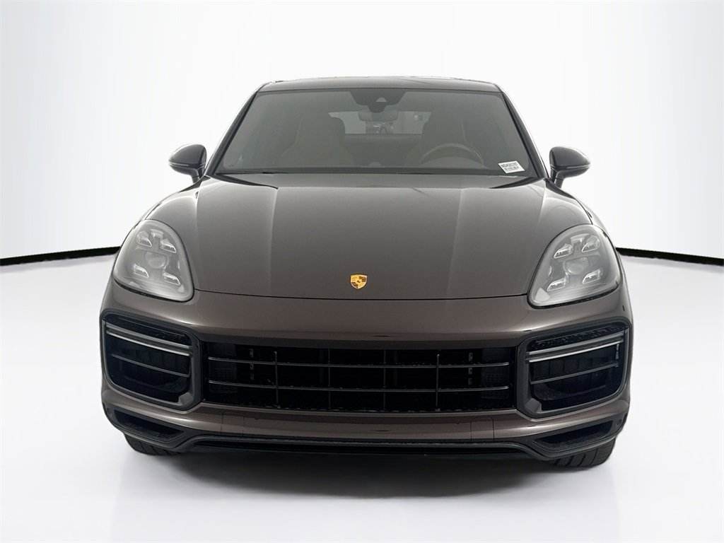 Used 2022 Porsche Cayenne Turbo image 2