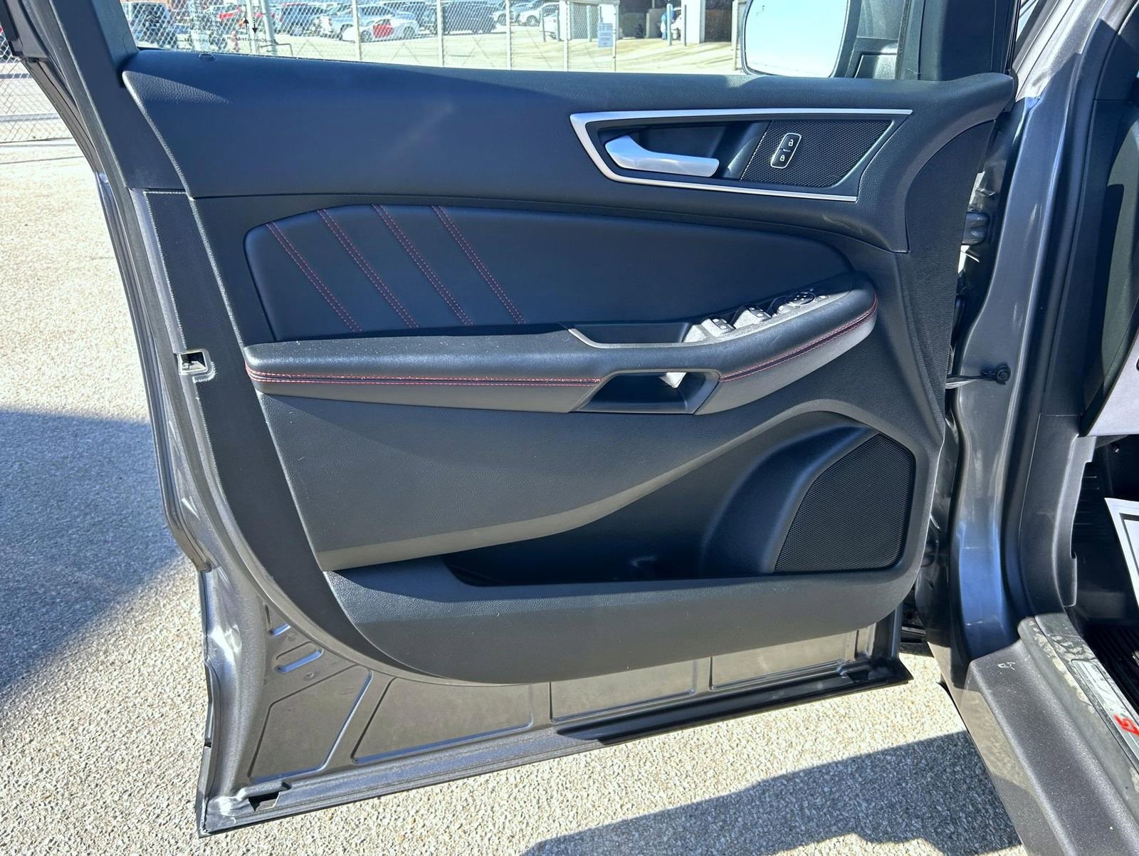 Used 2023 Ford Edge ST-Line image 9