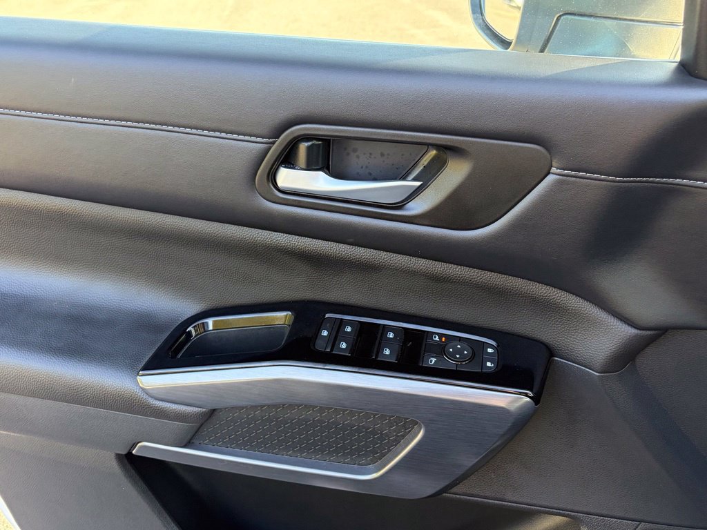 Certified 2025 Nissan Pathfinder SL FWD image 11