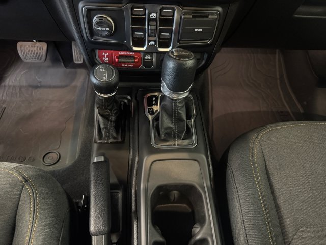 Used 2025 Jeep Gladiator Sport AWD/4WD image 18
