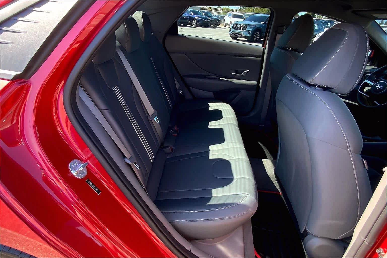 Used 2023 Hyundai Elantra SEL w/ Convenience Package FWD image 18