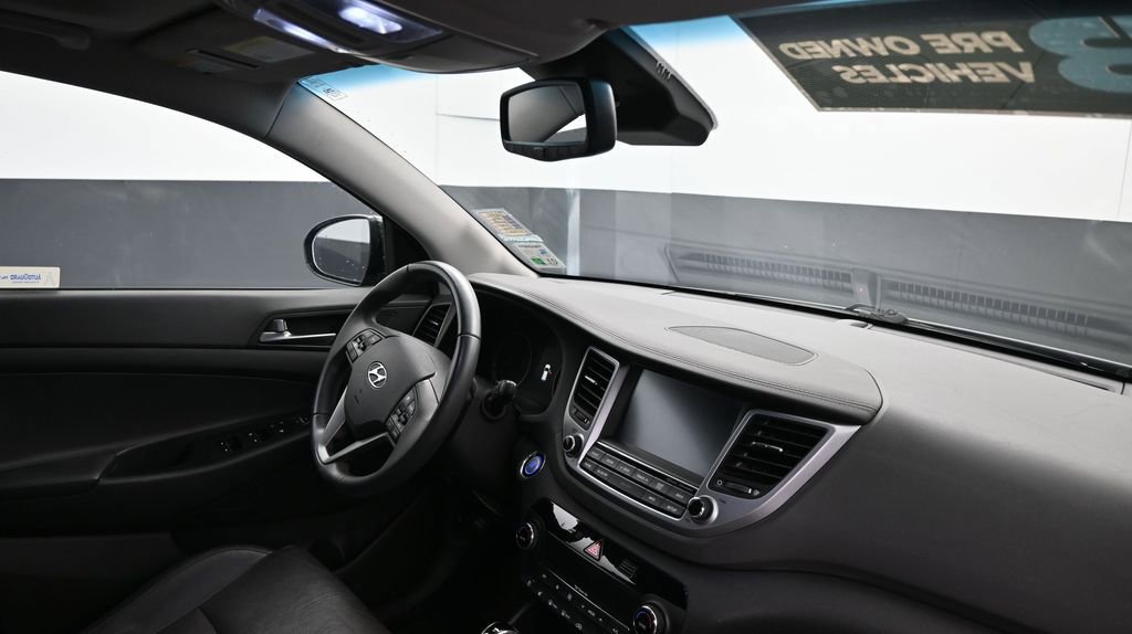 Used 2016 Hyundai Tucson Limited w/ Option Group 03 FWD image 12