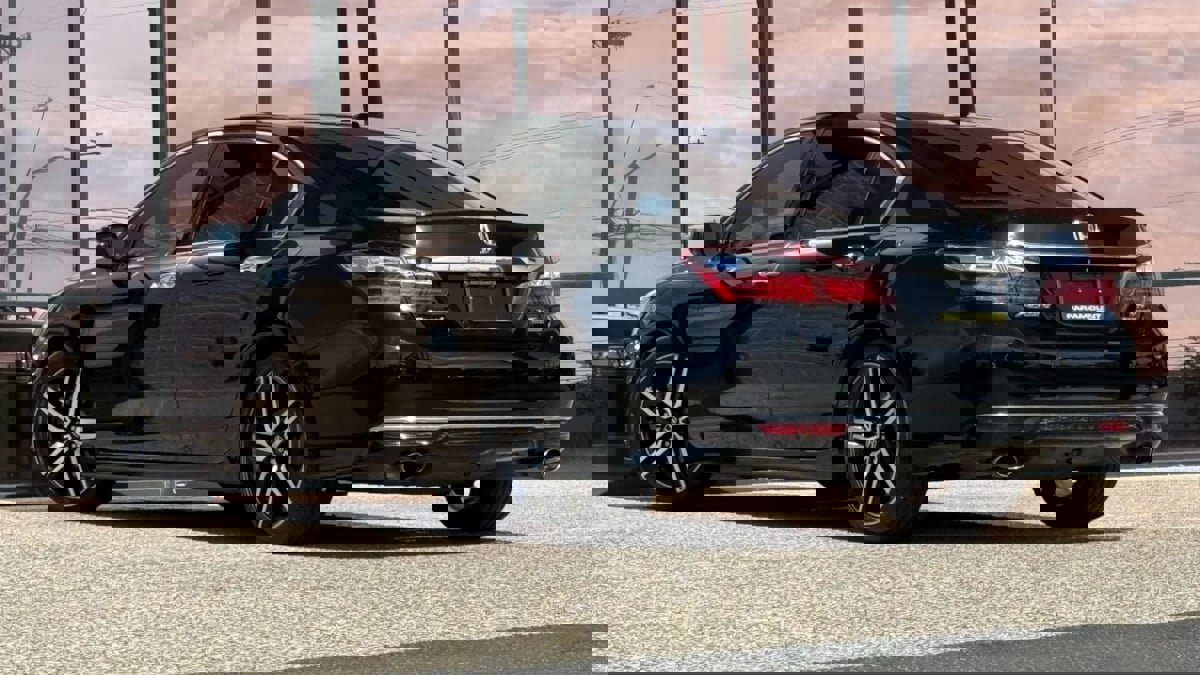 Used 2016 Honda Accord Touring image 7