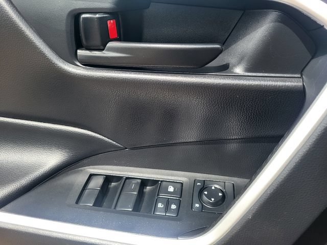 Used 2025 Toyota RAV4 LE AWD/4WD image 13
