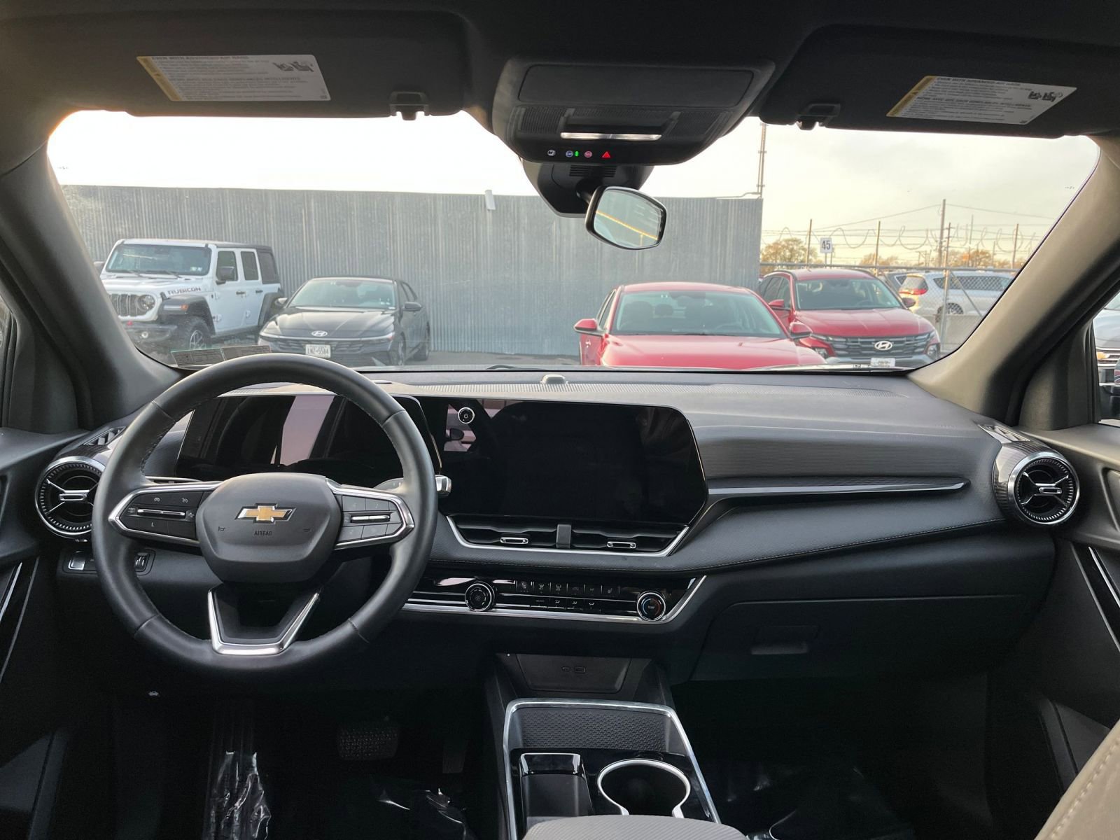 Used 2025 Chevrolet Equinox LT image 32