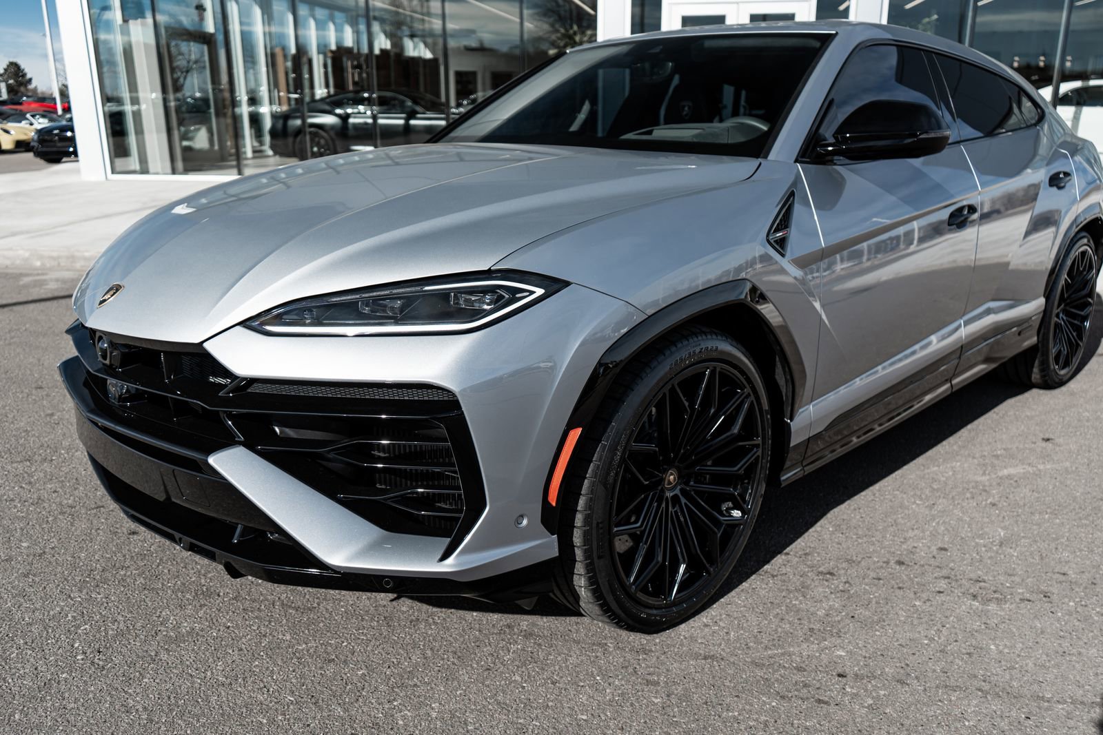 Used 2025 Lamborghini Urus SE AWD/4WD image 21