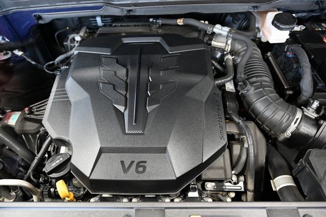 Used 2022 Kia Carnival LX image 32