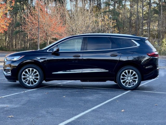 Used 2020 Buick Enclave Essence w/ Sound and Sites Package image 3