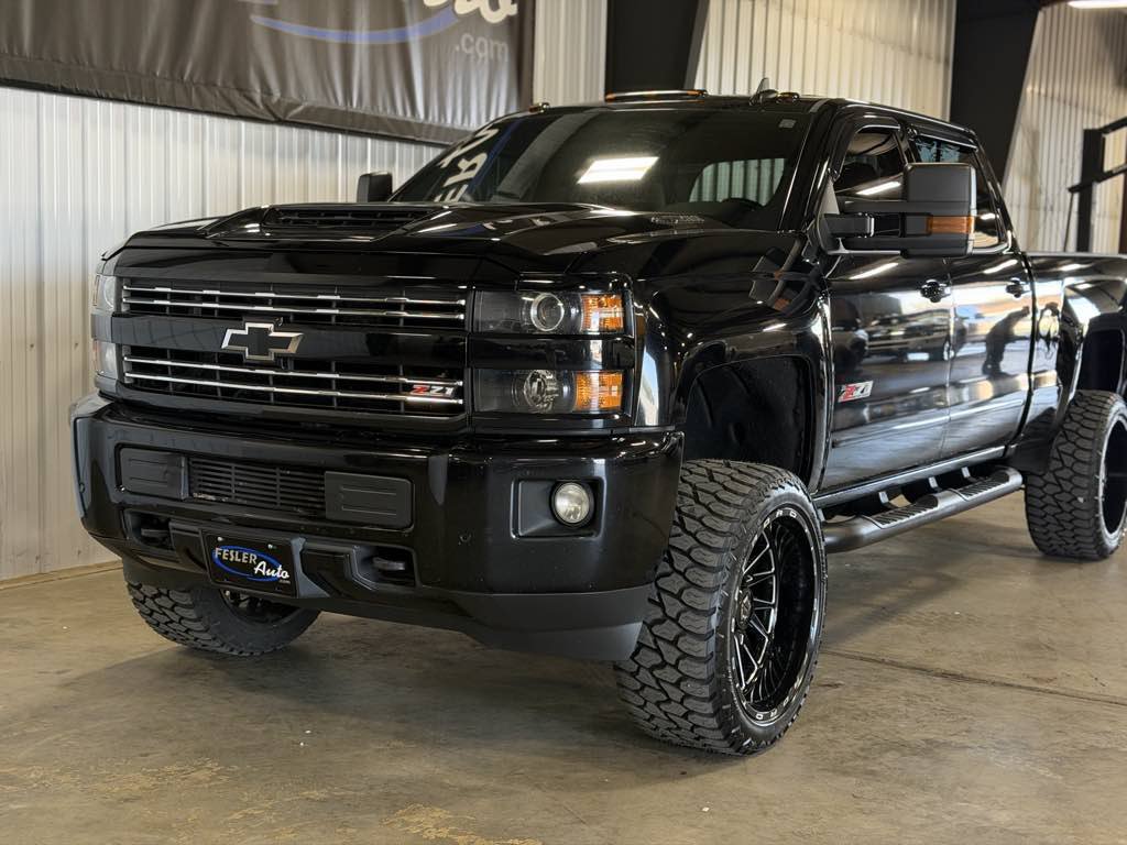 Used 2019 Chevrolet Silverado 2500 LTZ w/ Midnight Edition AWD/4WD image 11