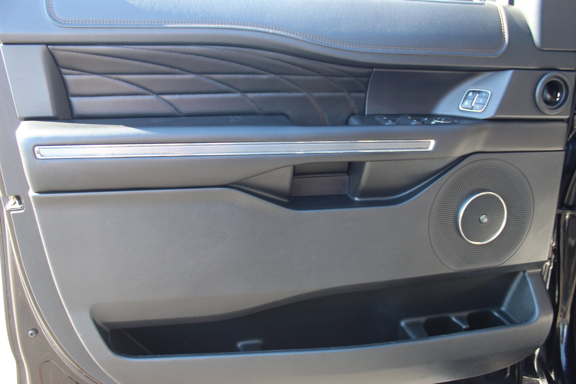 Used 2018 Ford Expedition Max Platinum image 11