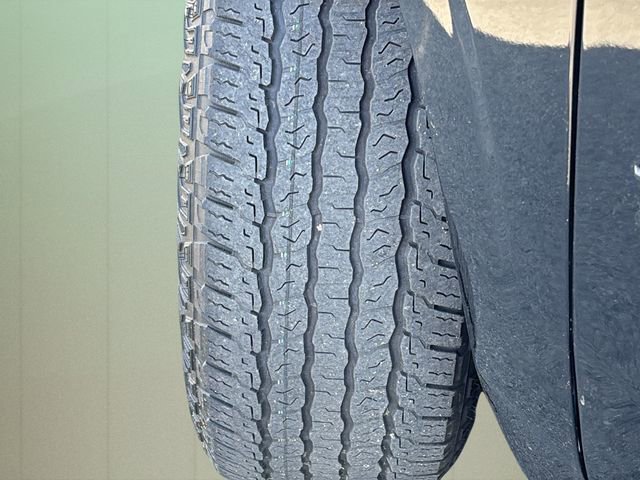 Used 2023 Chevrolet Tahoe Z71 w/ Z71 Off-Road Package image 11