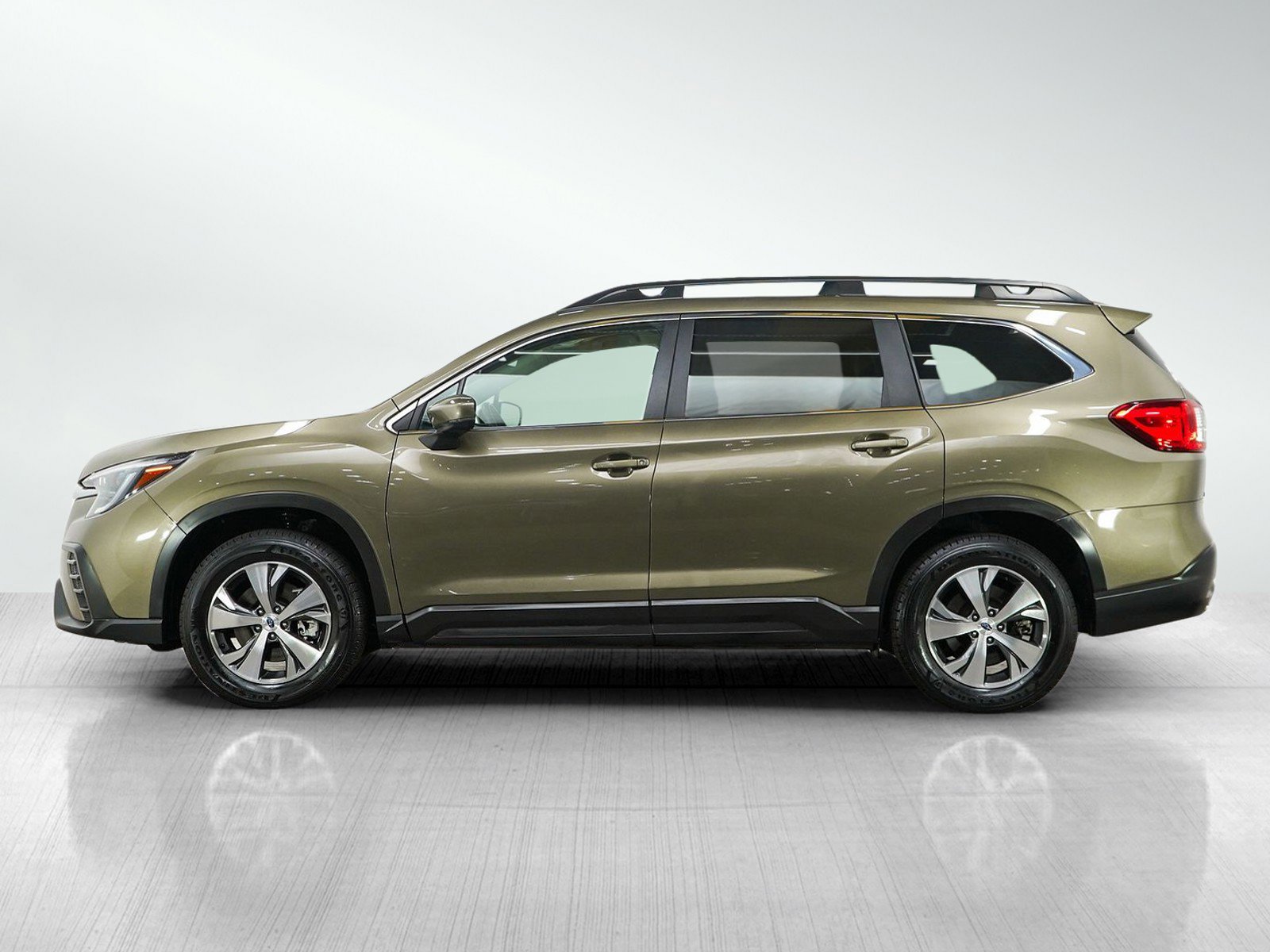 Used 2025 Subaru Ascent Premium AWD/4WD image 2