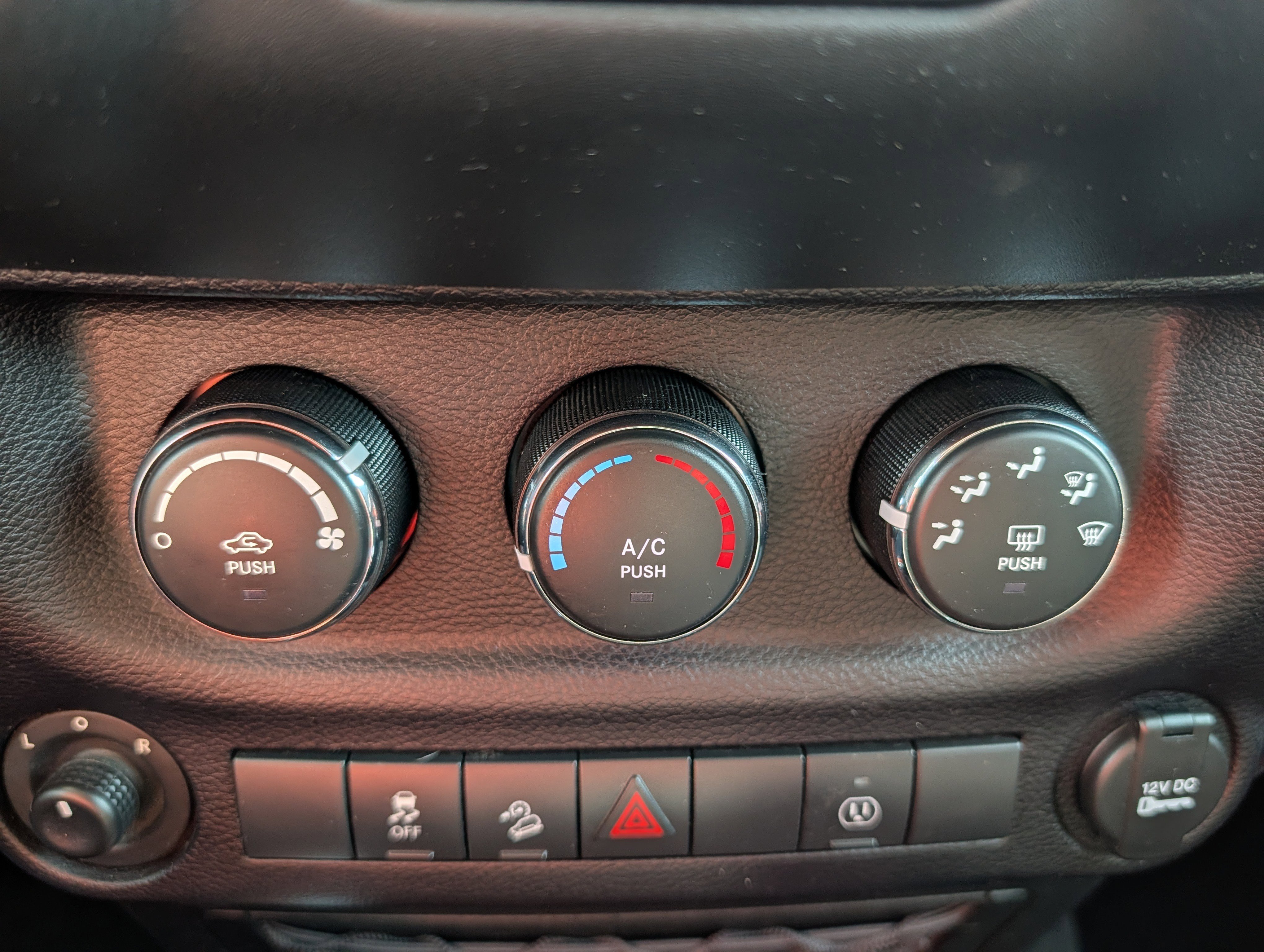 Used 2016 Jeep Wrangler Rubicon w/ Power Convenience Group AWD/4WD image 28