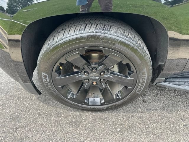 Used 2019 Chevrolet Suburban LT AWD/4WD image 32