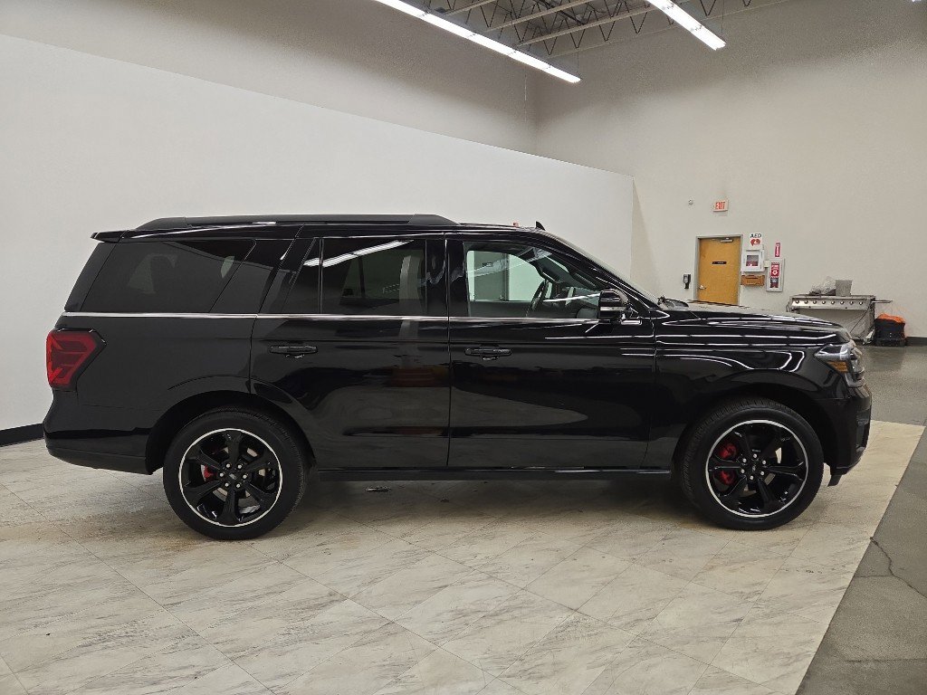 Used 2024 Ford Expedition Limited image 9