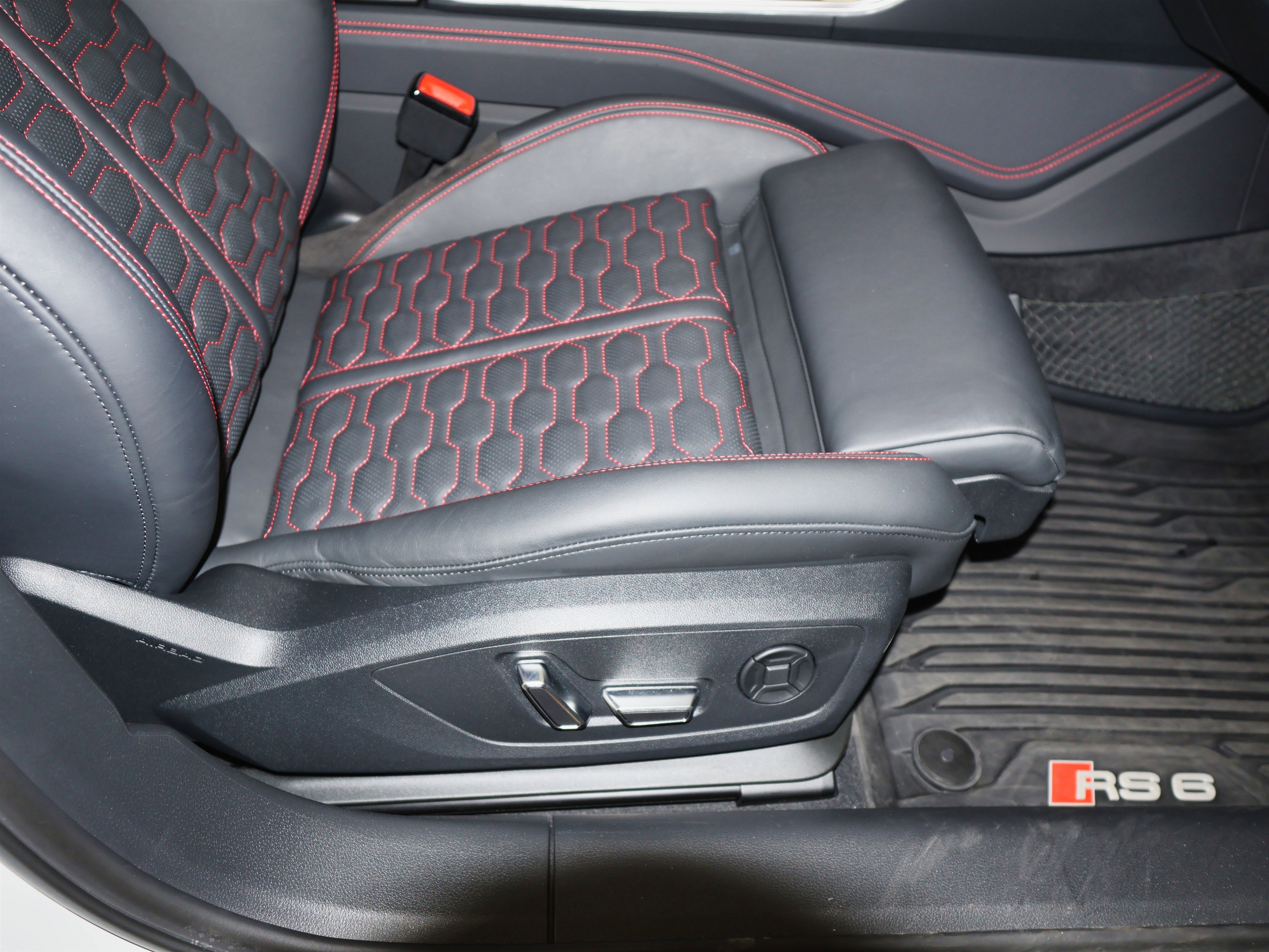 Used 2021 Audi RS 6 w/ Executive Package image 50