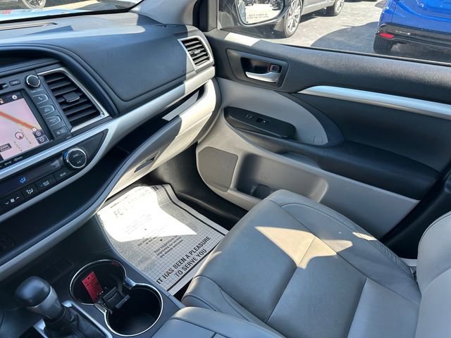 Used 2017 Toyota Highlander XLE image 30