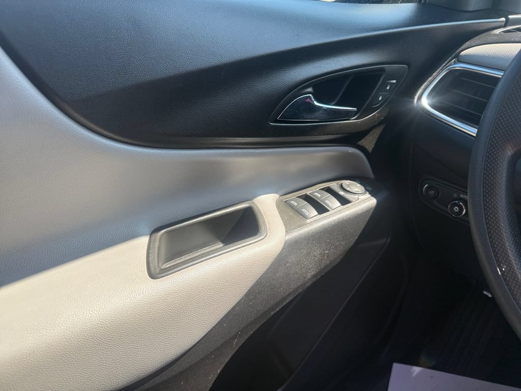 Used 2024 Chevrolet Equinox LS AWD/4WD image 17