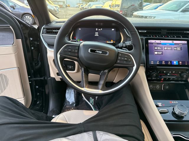 New 2025 Jeep Grand Cherokee Limited w/ Luxury Tech Group II AWD/4WD image 17