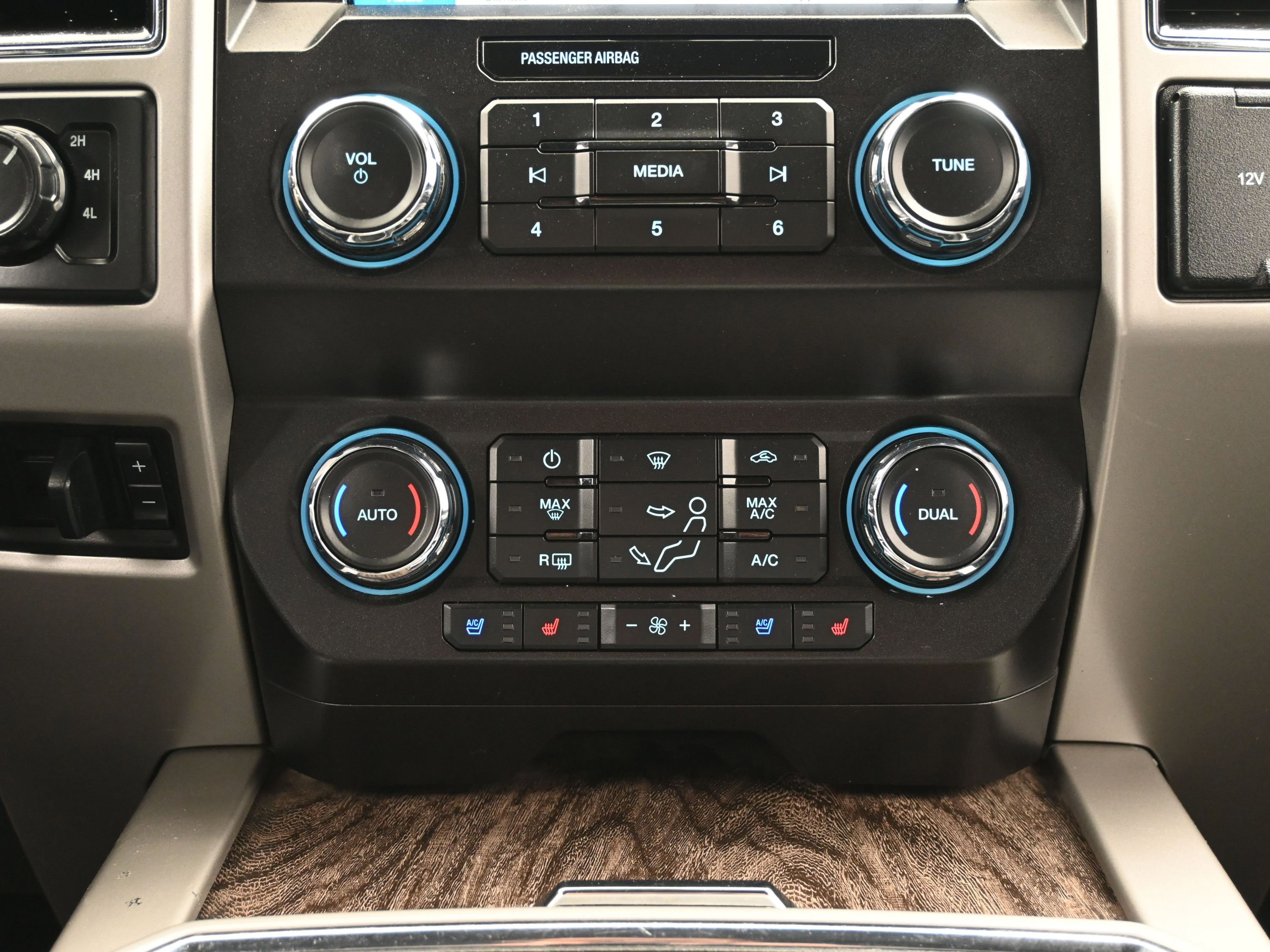 Used 2019 Ford F250 Lariat w/ Lariat Value Package image 37