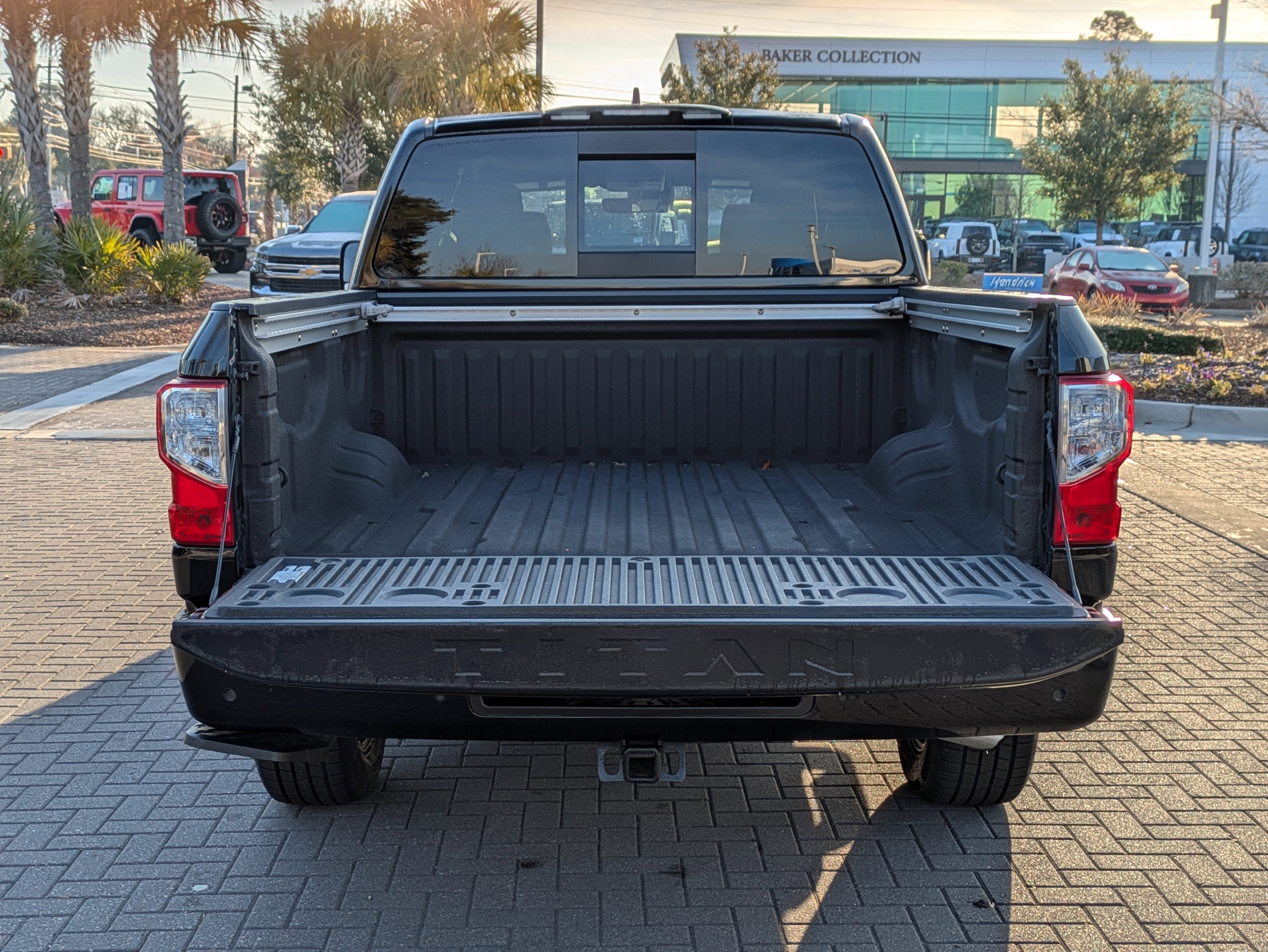 Used 2024 Nissan Titan SV w/ SV Convenience Package image 16