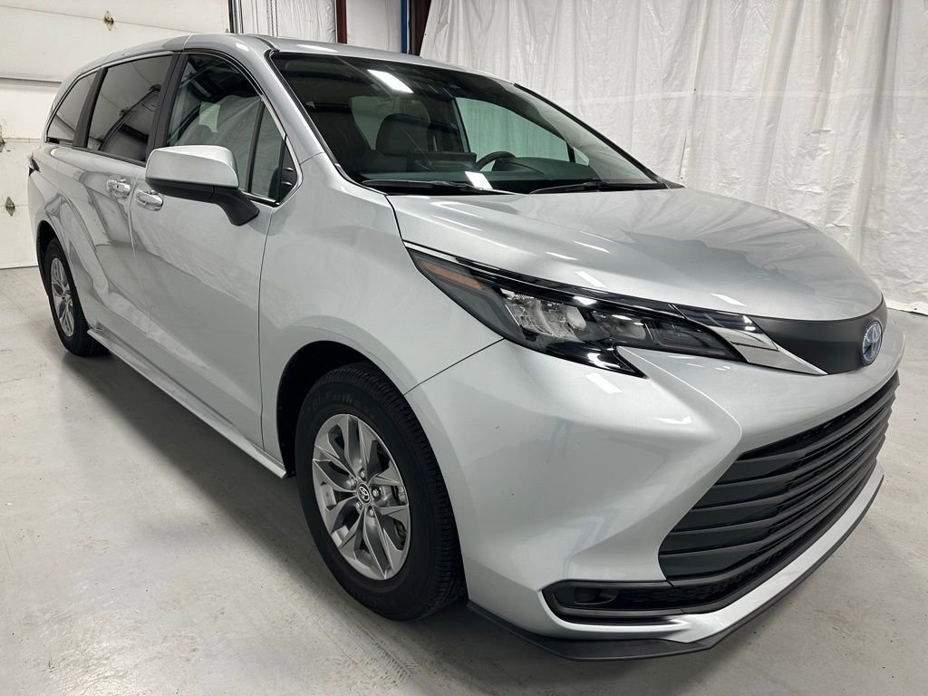 Used 2025 Toyota Sienna LE