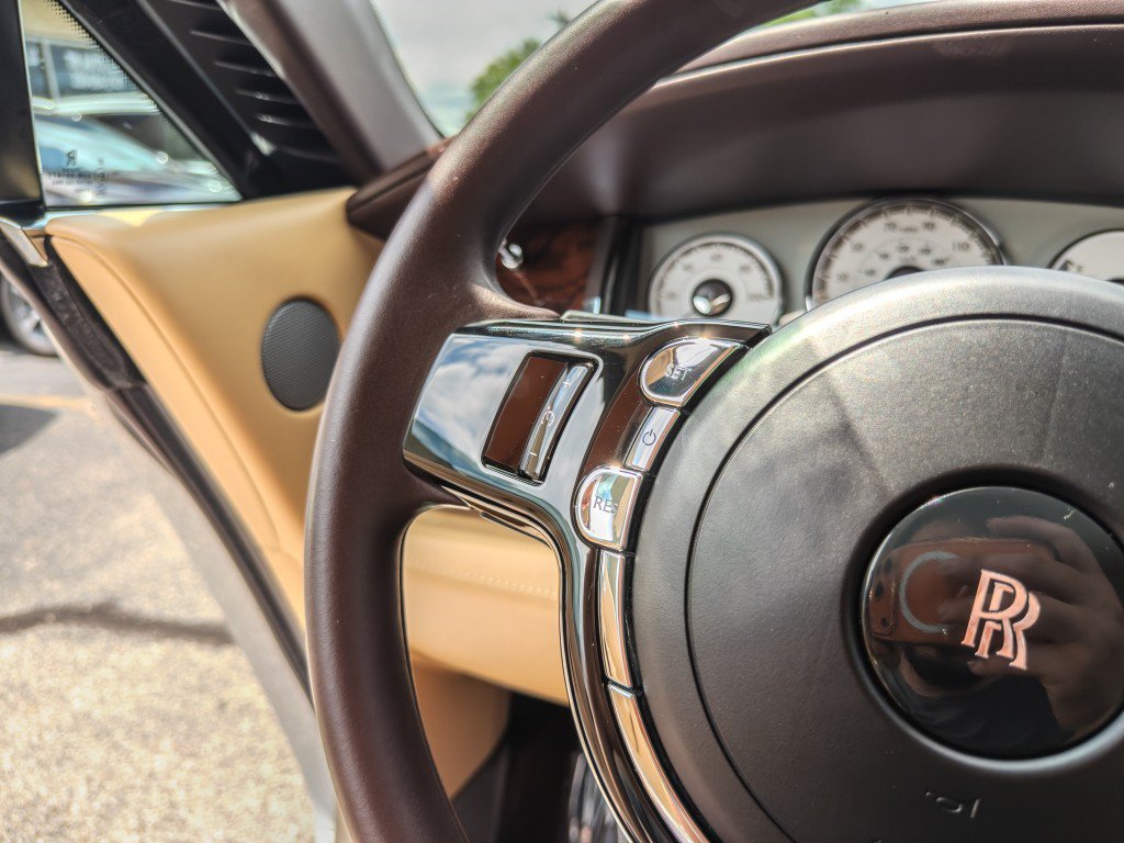 Used 2018 Rolls-Royce Dawn RWD image 37