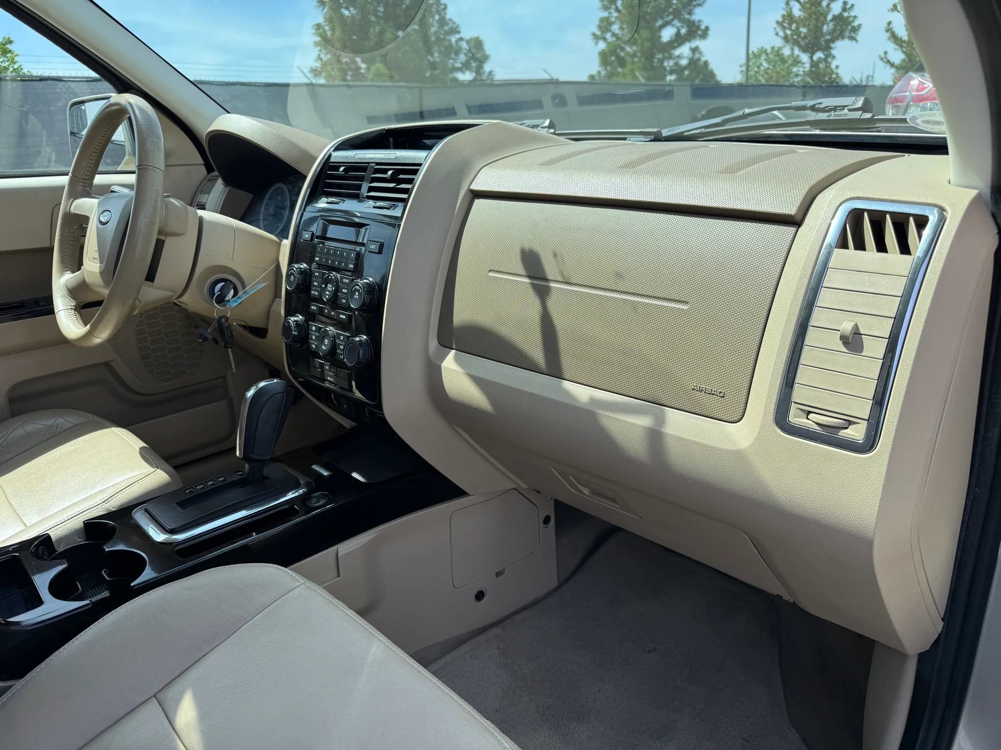 Used 2010 Ford Escape Limited AWD/4WD image 19