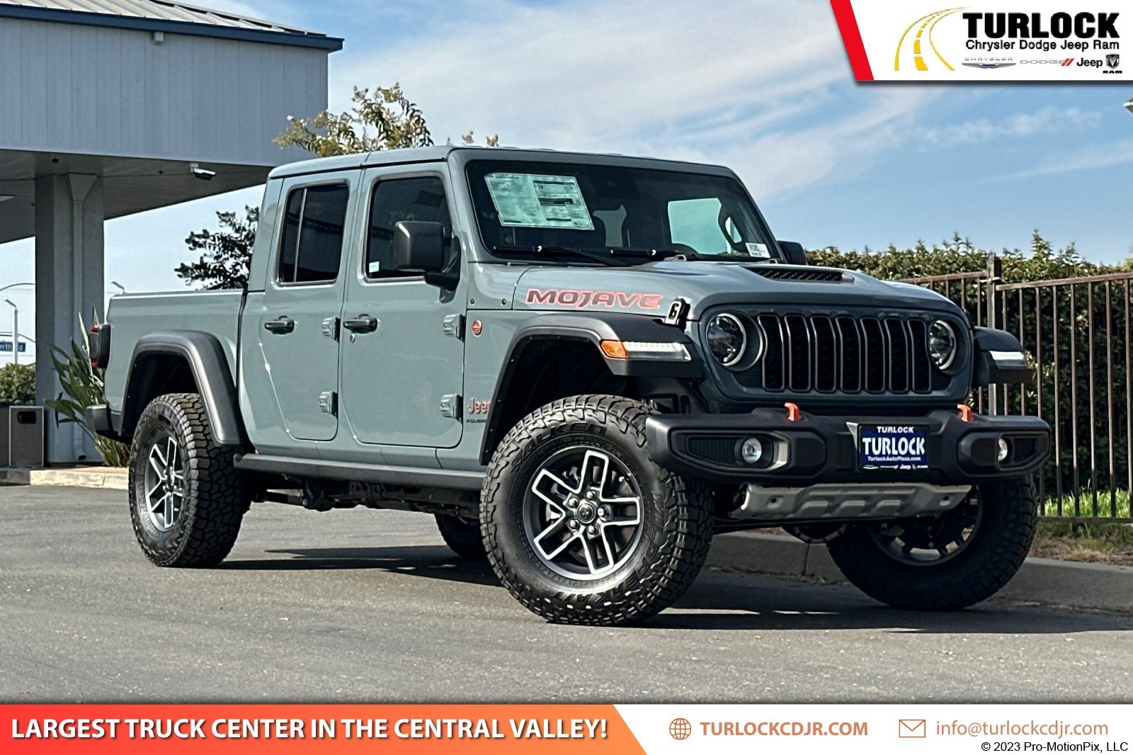 New 2025 Jeep Gladiator Mojave w/ Convenience Group