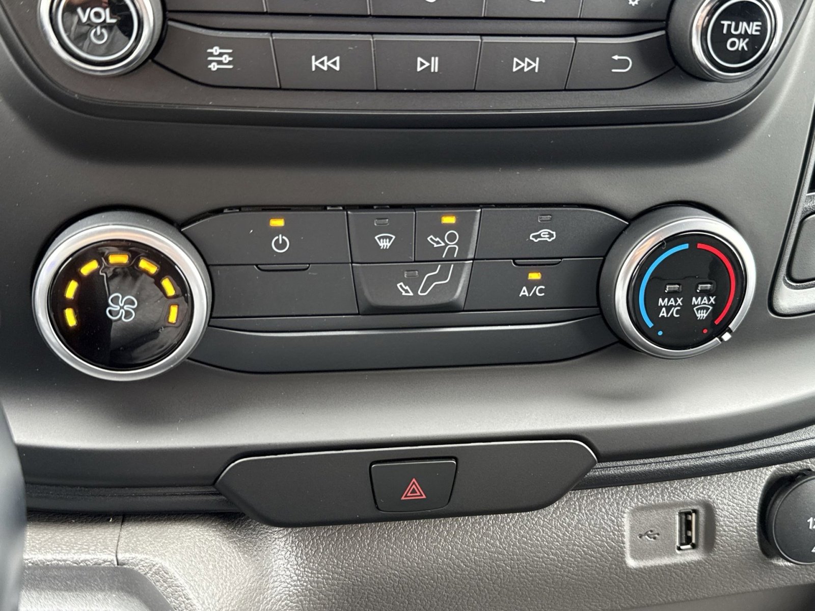 Used 2025 Ford Transit 250 148 Medium Roof Extended AWD w/ Load Area Protection Package image 20